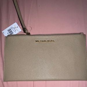 Michael Kors zipped clutch/wallet